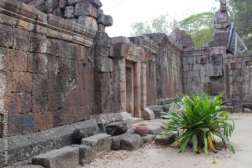 Bild auf Leinwand ruined ancient hindu and buddhist khmer temple (phnom chisor) in the takeo provi