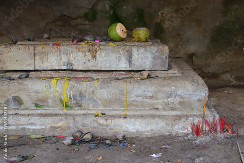 Canvas Print ruined ancient hindu and buddhist khmer temple (asram moha russei) in the takeo