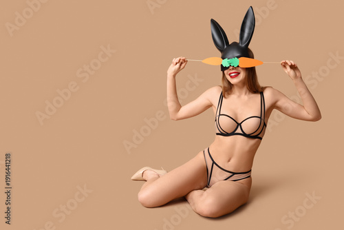 Sexy young woman in bunny m...