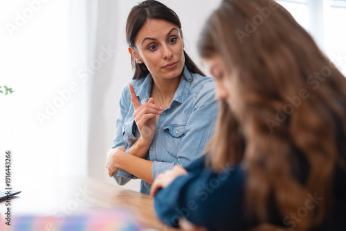 Foto Mother scolding daughter for bad behavior