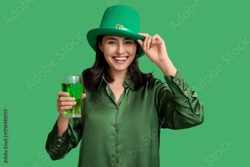 Happy young woman in leprec...