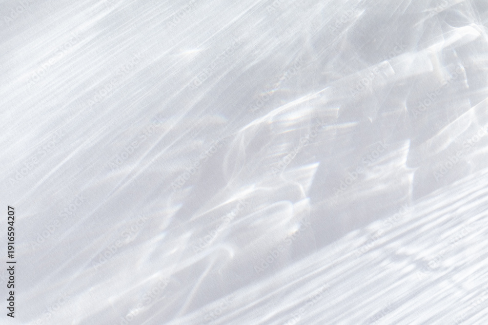Obraz premium Abstract minimalistic white background with glare and flare caustic effects and sun rays for design and presentation card.