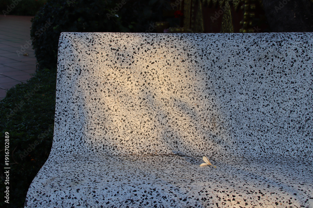 Naklejka premium bench in a park in siem reap in cambodia 