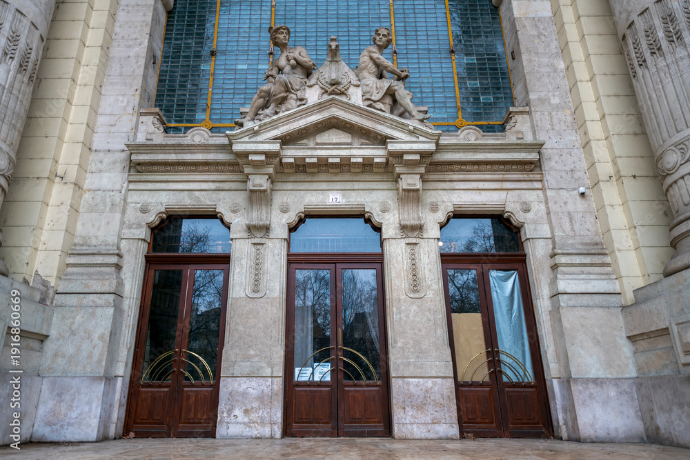 Fototapeta premium Abandoned Palace in Budapest, Hungary – Derelict Historic Television Headquarters, Urban Decay Architecture, Forgotten Cultural Landmark, Empty Neo-Renaissance Building Exterior