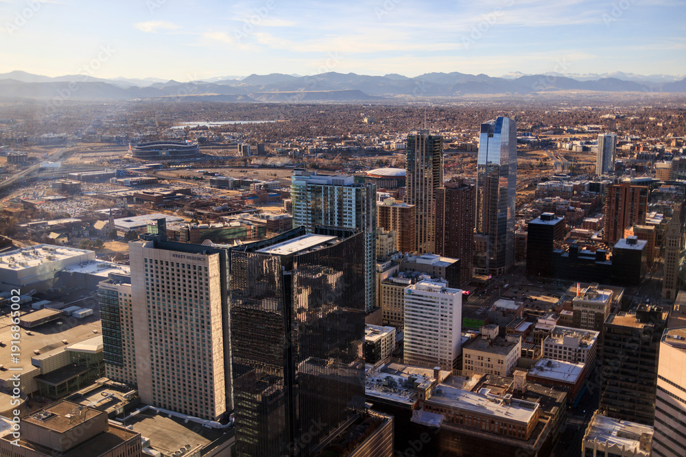 Obraz premium Aerial view of downtown Denver and mountains