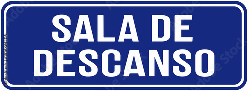 Door sign in blue color that says in Portuguese : break room