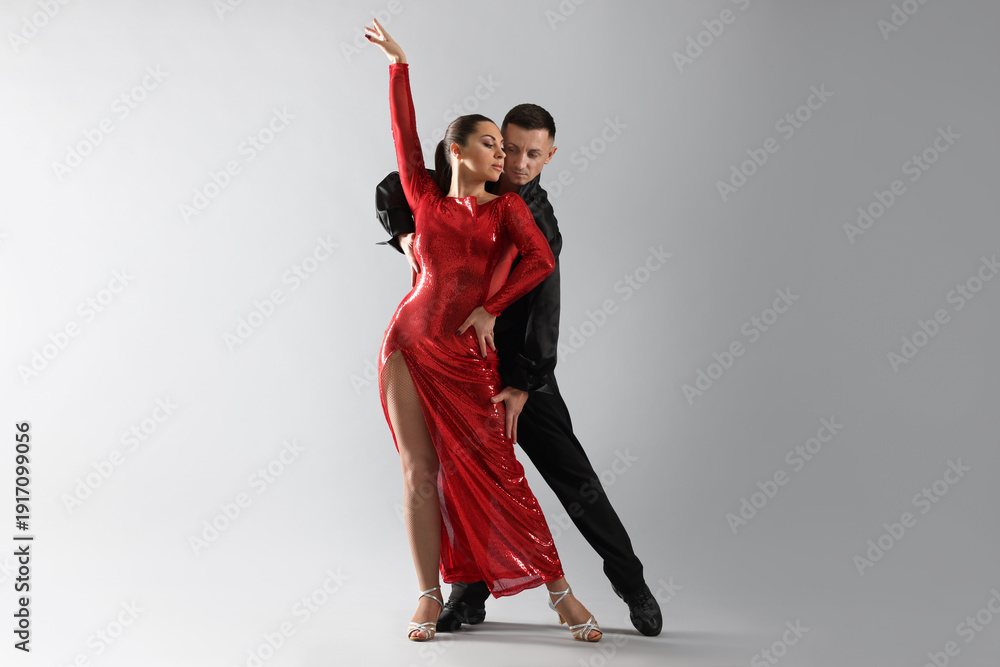 Naklejka premium Couple of professional dancers on grey background