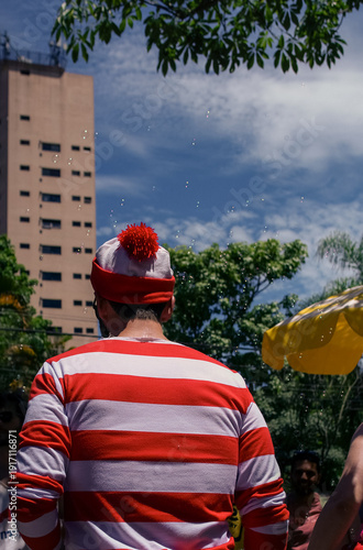 Onde está o Wally no borogodó brasileiro?