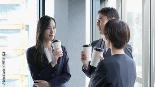 ビジネスパーソン　休憩　コーヒーブレイク　ティータイム