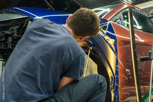 Bild auf Leinwand Process of paintless dent repair on car body