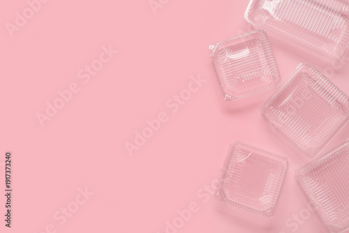 Plastic containers for food...