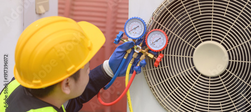 Cuadro en lienzo Technician is checking air conditioner ,measuring equipment for filling air conditioners