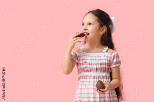 Cute little girl eating swe...