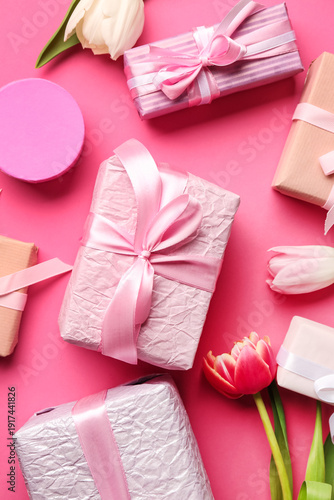 Gift boxes with tulips on p...