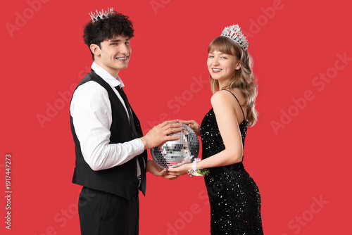 Happy prom couple with disc...
