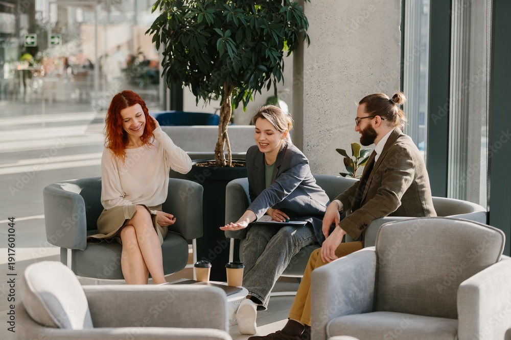 Obraz premium Business people having an informal corporate discussion