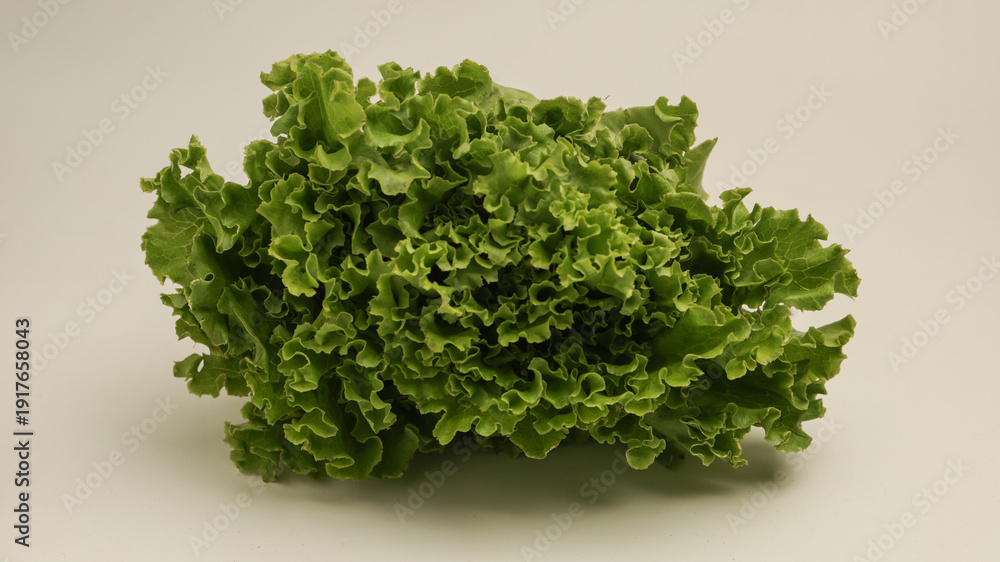Obraz premium Lettuce leaves on white background