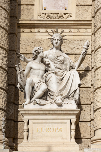Canvas-taulu 19th Century allegorical figures representing Europe on the facade of the Naturh
