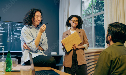 team reviewing user data, user experience researcher presenting key findings to diverse team in workspace