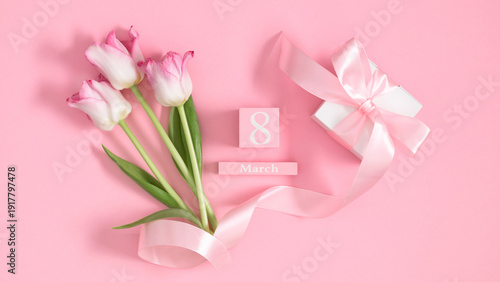 Cuadro en lienzo 8 March International Women's Day greeting card concept with pink tulip flowers, gift box and wooden calendar on pastel background, top view flat lay with copy space