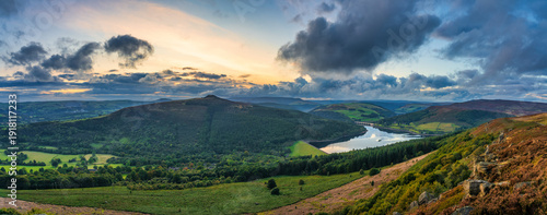 Quadro em tela Ladybower Reservoir in Peak District seen from Derwent Edge viewing point