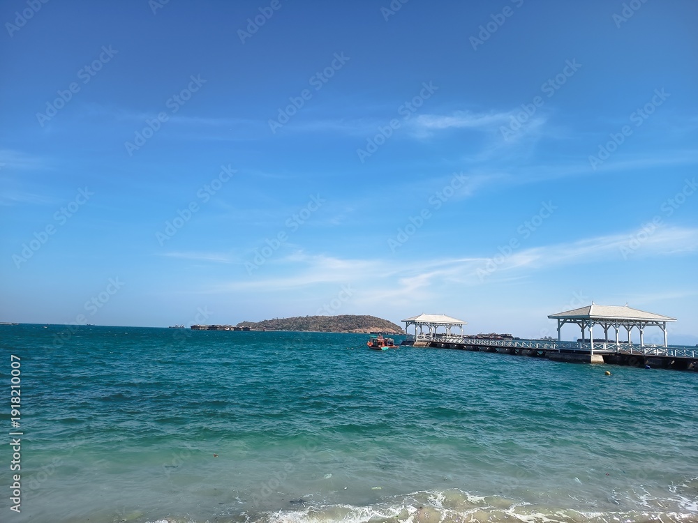 Fototapeta premium pier and sea