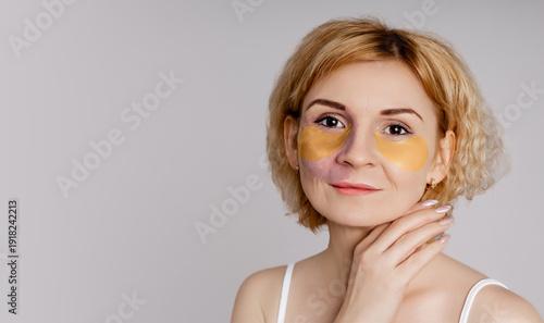 Fotografie Woman with port-wine stain birthmark vascular skin condition wearing gold hydrog