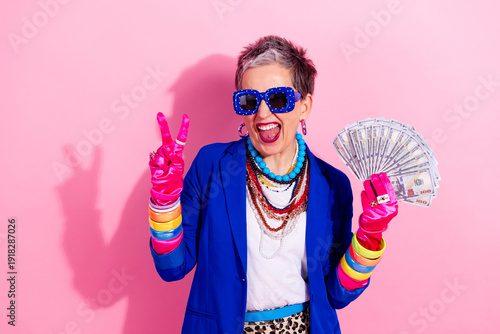 Εκτύπωση καμβά Energetic mature glamour woman in vivid blue jacket pink gloves and oversized bl