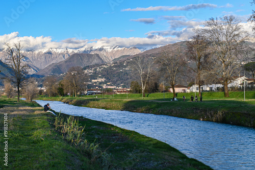 viale lungo fiume 
