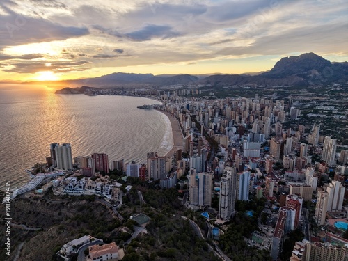 Fotografie opulent seaside cityscape showcase, lavish beachfront skyline panorama highlight