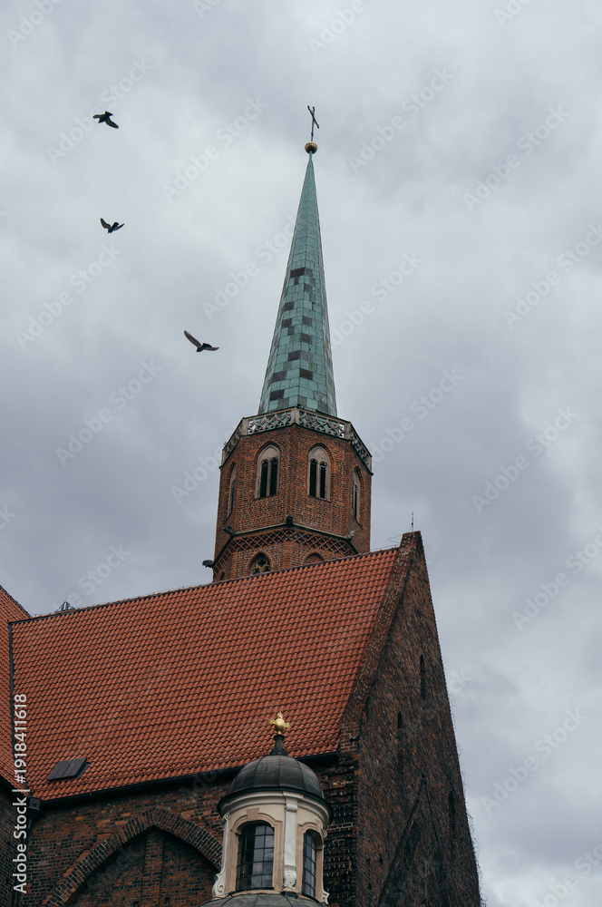 Obraz premium church steeple and clouds