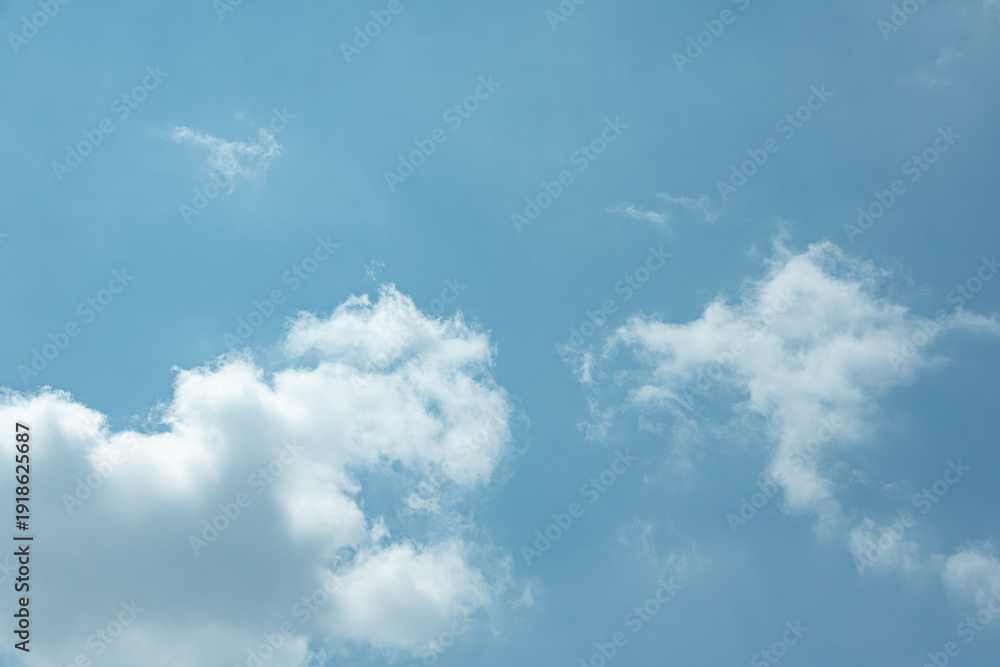 Obraz premium Dreamy cloud formation in blue sky