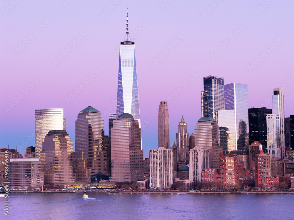 Obraz premium New York City panorama at sunrise. Manhattan skyline at dusk. New York City skyscrapers panorama at sunset. Manhattan panoramic skyline at dusk. New York City skyline background at sunrise.