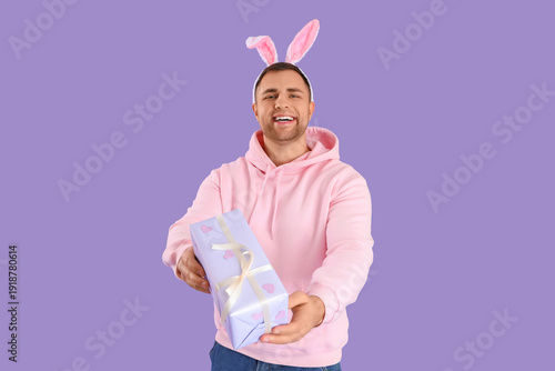 Happy young man in bunny ea...