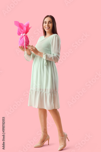 Young pregnant woman with E...