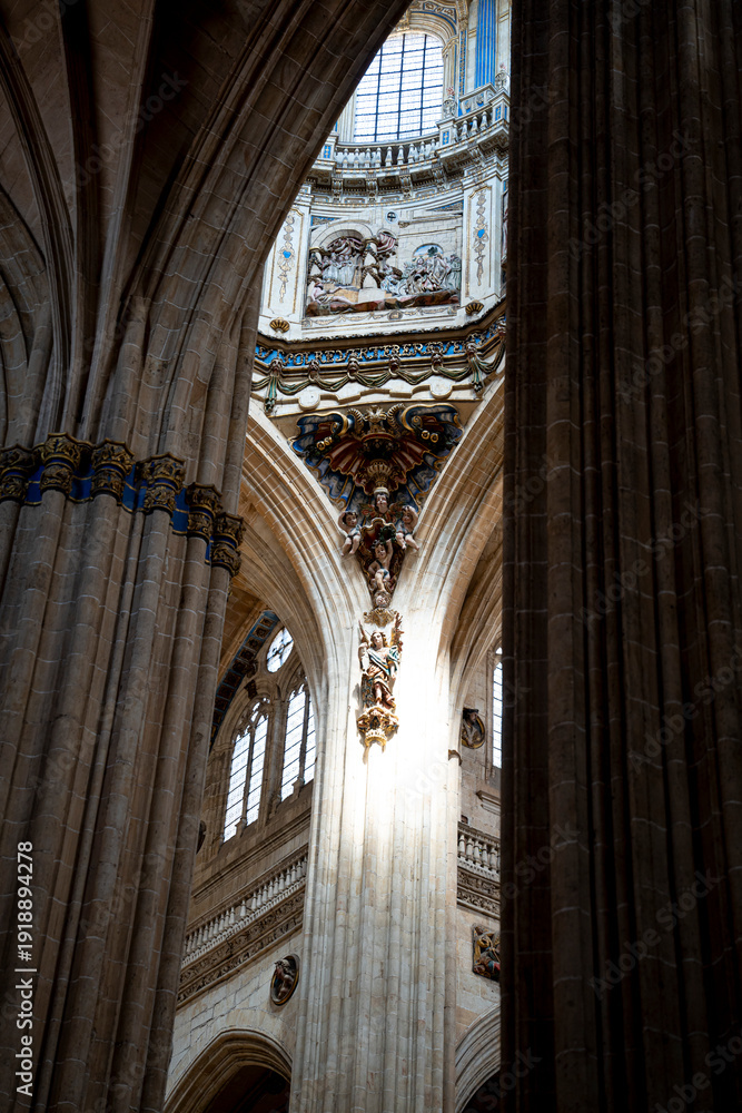 Naklejka premium Intricate architecture inside the Salamanca Cathedral.. Interior of the Cathedral of Salamanca, Spain