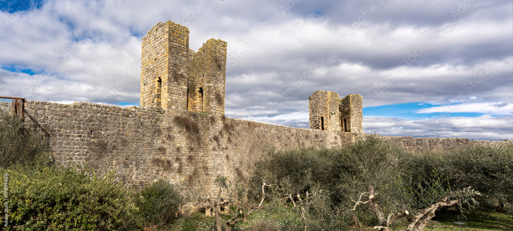 Naklejka premium Italy Tuscany Monteriggioni the main square its walls with defence towers and the entrance gate