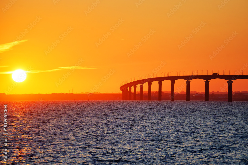 Obraz premium Bridge of Ré Island in Charente-Maritime coast