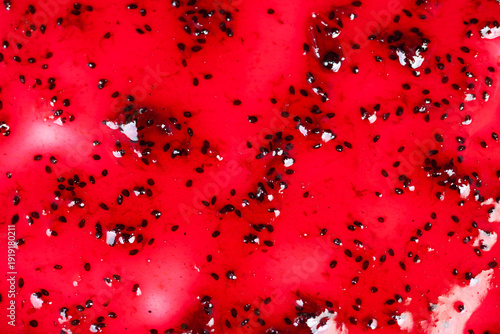 Foto Glossy red currant jam surface, tiny seeds and reflective highlights, thick syru