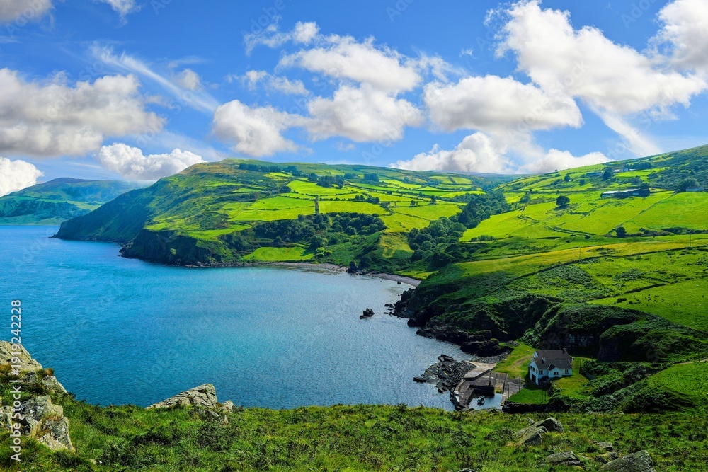 Ταπετσαρία Torr Head is a dramatic headland located on the Antrim Coast in Northern Ireland, overlooking the North Channel