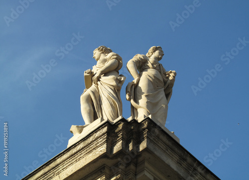 Bild auf Leinwand Pair of femal figues on the roof of the Dresden Zwinger building, Germany
