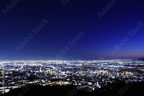大阪国際空港を離着陸する航空機の光跡