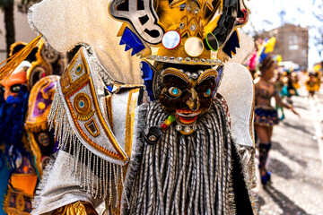 Keuken achterwand Carnaval Boliviaanse carnavalsoptocht met folkloremaskers  © davide bonaldo