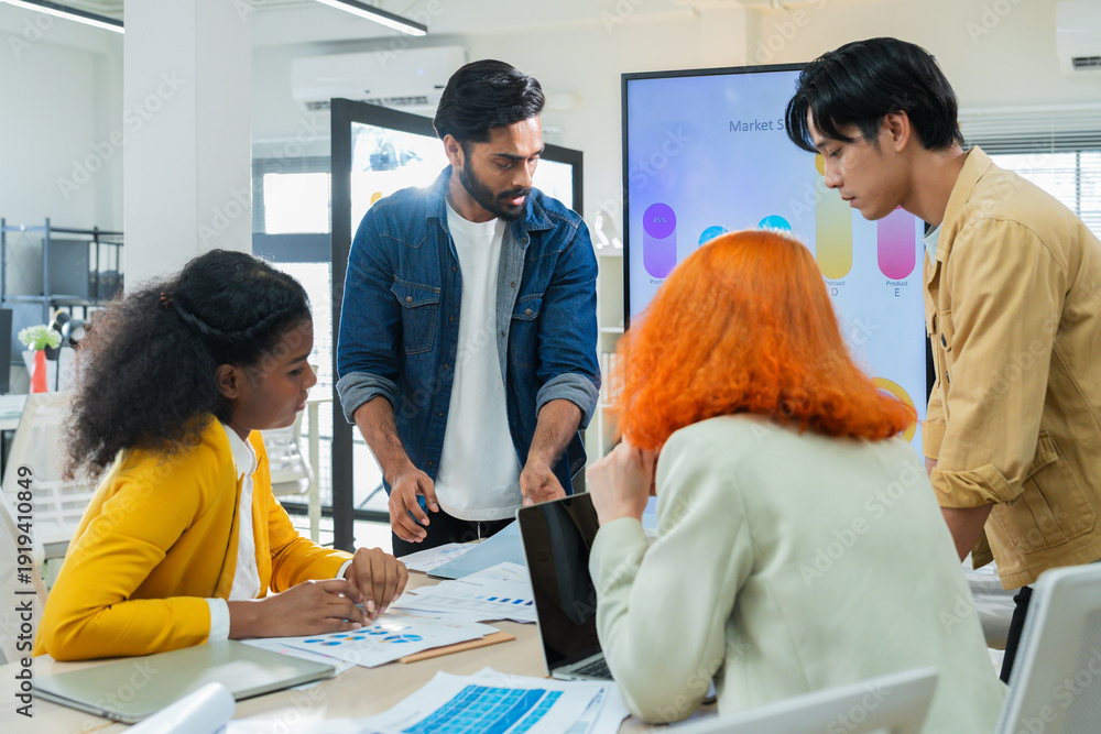 Obraz premium Creative business team presenting analytics dashboard in modern office meeting, teamwork communication, planning strategy, startup collaboration, corporate productivity.