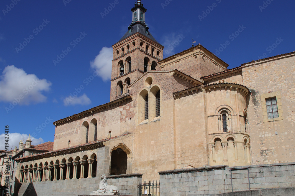 Obraz premium medieval church (st martin) in segovia in spain 