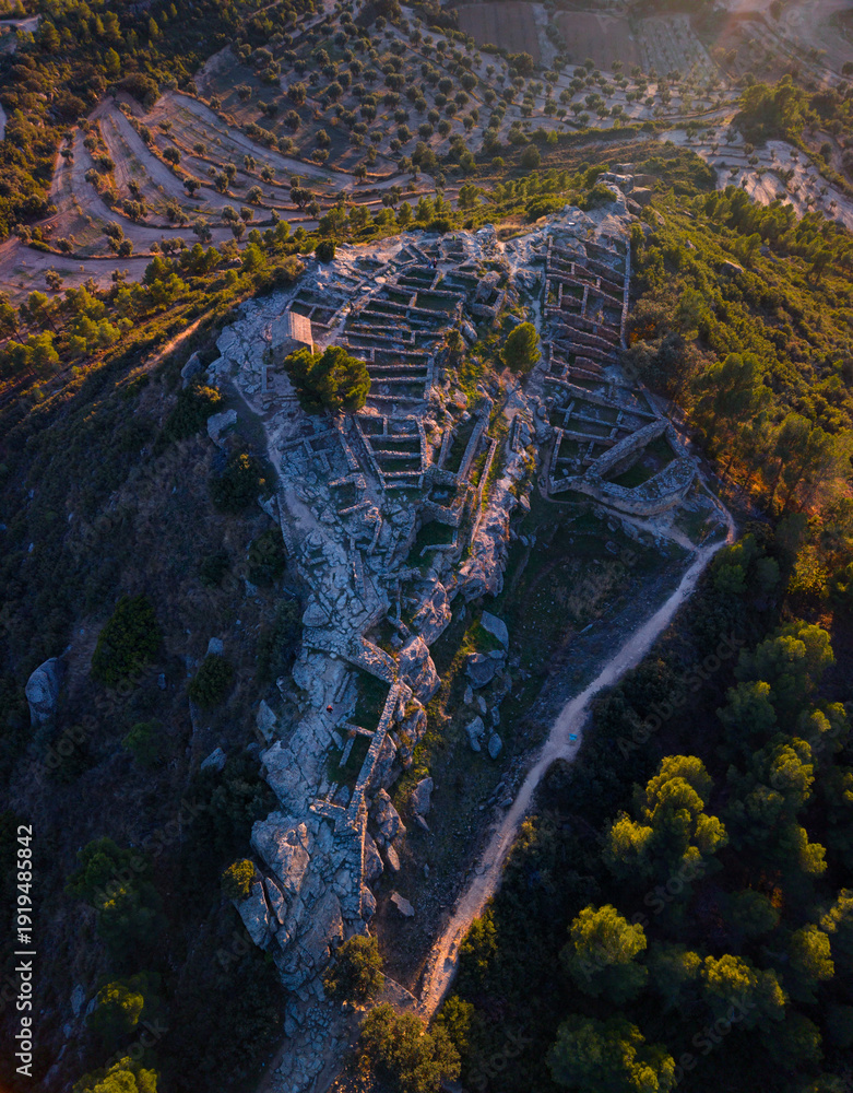 Φωτογραφία Aerial view from a drone of the Iberian town of San Antonio de Calaceite in the Matarraña region