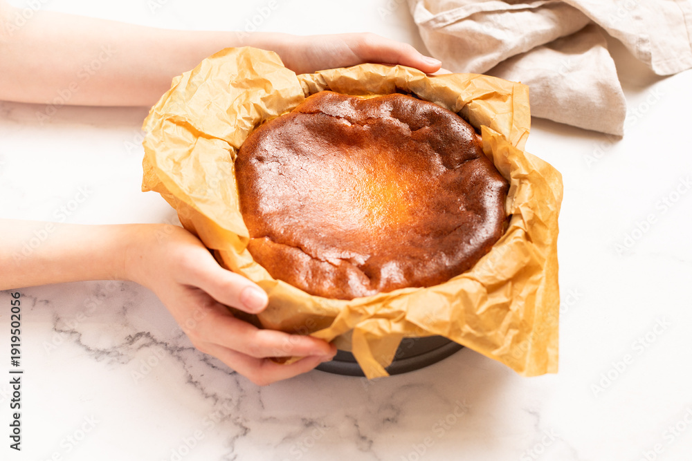 Fototapeta premium San Sebastian cheesecake, Basque cheesecake