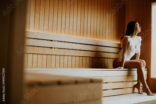 Fotografie Woman relaxing in sauna at wellness center during afternoon session