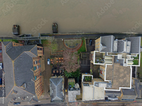 Tableau sur toile Riverside courtyard between tall residential buildings