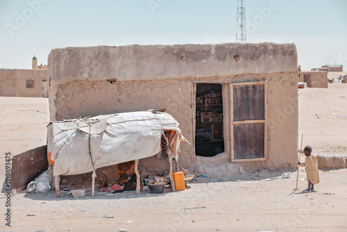 Bild auf Leinwand Modest Outpost Shop on Stilts in the Dry Northern Chad Landscape.